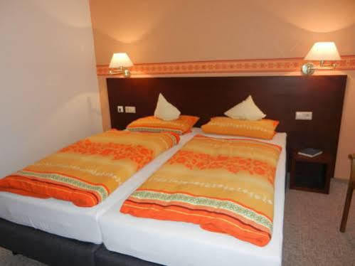 Hotel & Seeschlosschen 3*